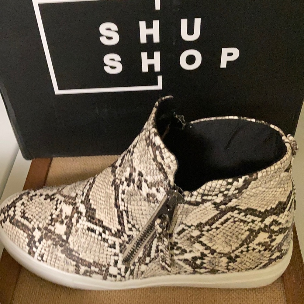 ShuShop Snake Skin Ankle Top Sneakers